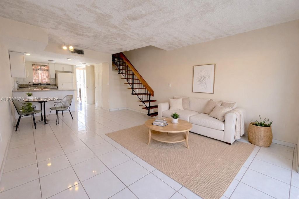 8870 Fontainebleau Blvd 409, Miami, FL 33172