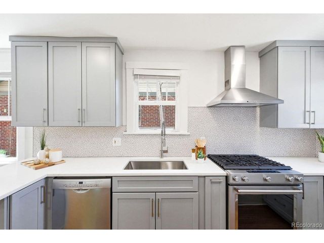 2515 N Glencoe St, Denver, CO 80207