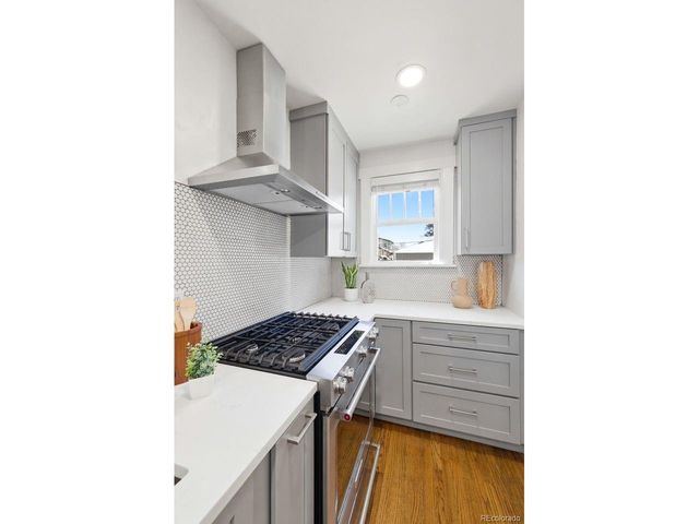 2515 N Glencoe St, Denver, CO 80207