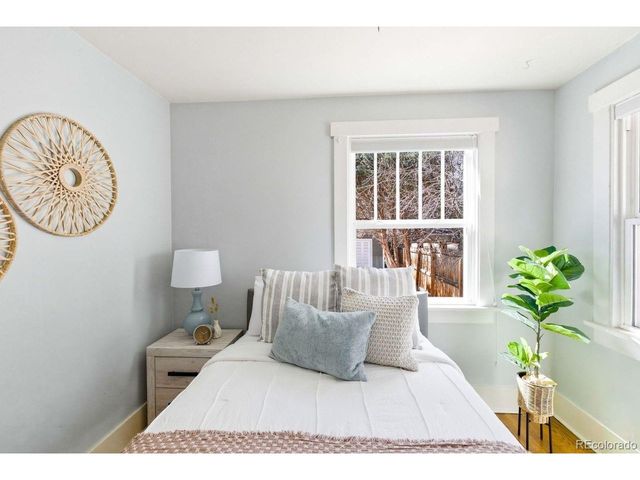 2515 N Glencoe St, Denver, CO 80207