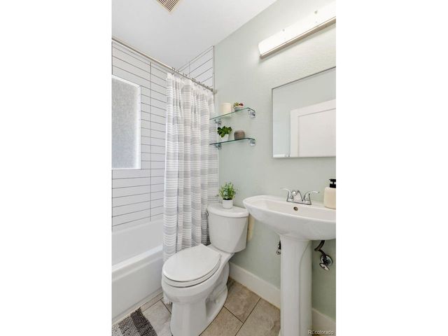 2515 N Glencoe St, Denver, CO 80207