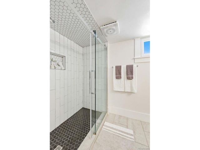 2515 N Glencoe St, Denver, CO 80207