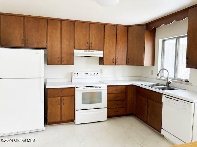 12 Evergreen Avenue, Clifton Park, NY 12065