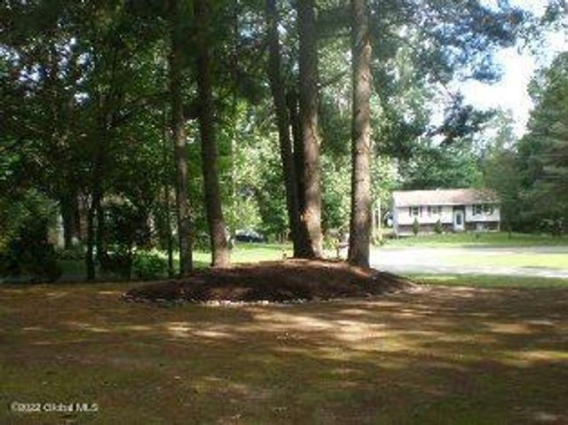 12 Evergreen Avenue, Clifton Park, NY 12065