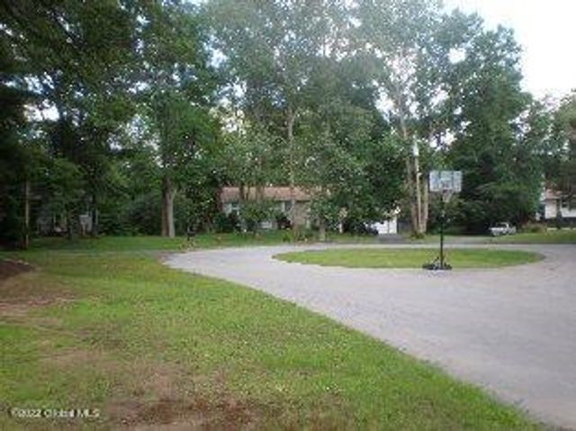12 Evergreen Avenue, Clifton Park, NY 12065