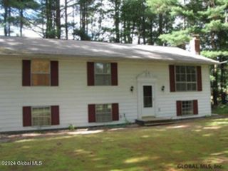 12 Evergreen Avenue, Clifton Park, NY 12065