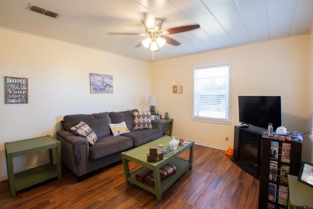 18111 CR 2142, Troup, TX 75789