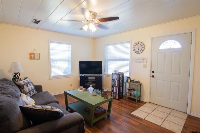 18111 CR 2142, Troup, TX 75789