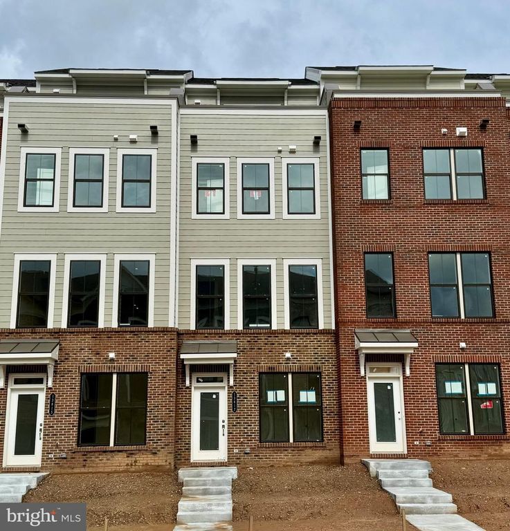 13817 CHRISSWIND AVE, Woodbridge, VA 22191