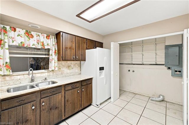 5290 Cypress LN, Naples, FL 34113