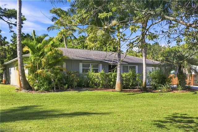 5290 Cypress LN, Naples, FL 34113