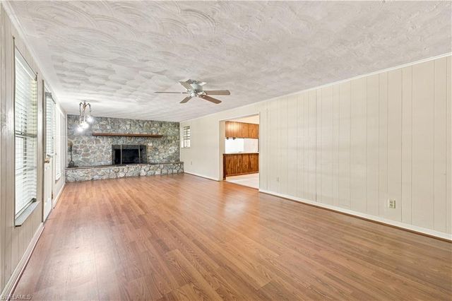 5290 Cypress LN, Naples, FL 34113