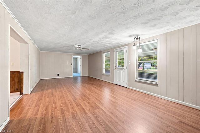 5290 Cypress LN, Naples, FL 34113