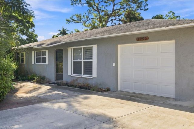 5290 Cypress LN, Naples, FL 34113