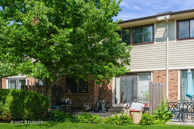 412 Bluebird Lane 412, Deerfield, IL 60015