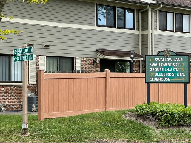 412 Bluebird Lane 412, Deerfield, IL 60015