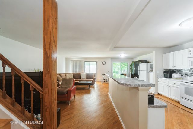 412 Bluebird Lane 412, Deerfield, IL 60015