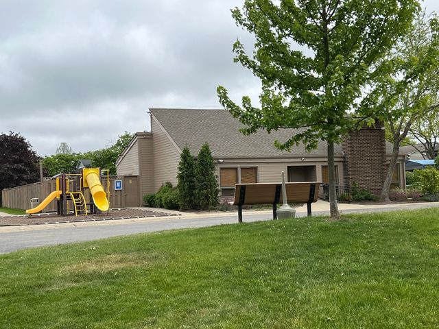 412 Bluebird Lane 412, Deerfield, IL 60015