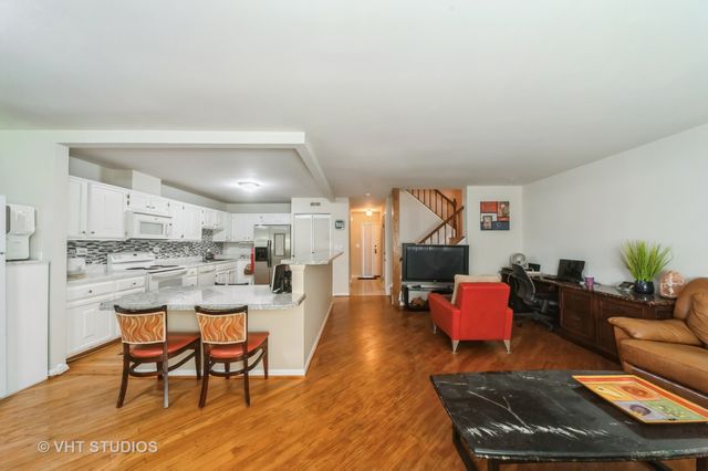 412 Bluebird Lane 412, Deerfield, IL 60015