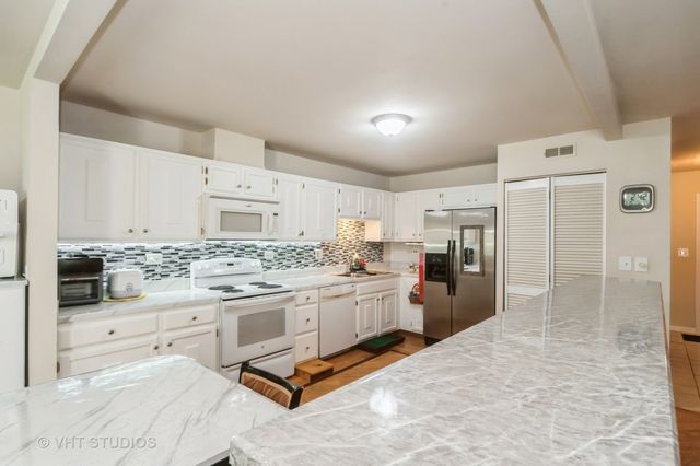 412 Bluebird Lane 412, Deerfield, IL 60015