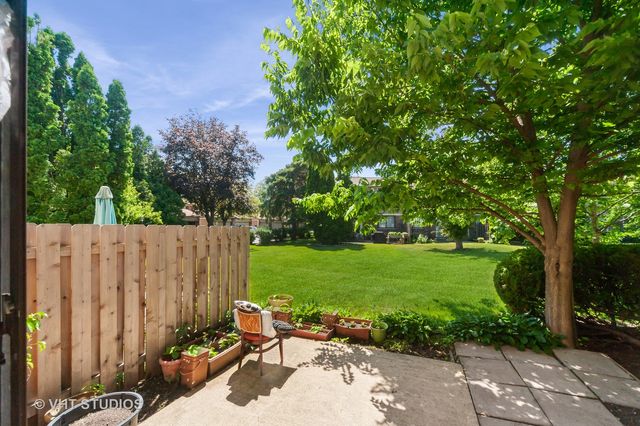 412 Bluebird Lane 412, Deerfield, IL 60015