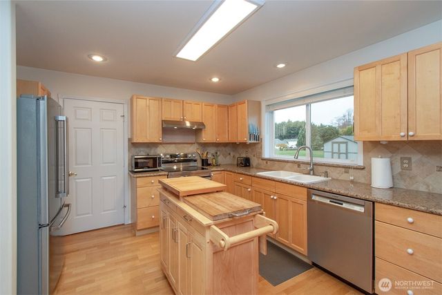 252 Laura Lane, Sequim, WA 98382