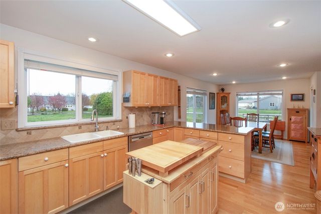 252 Laura Lane, Sequim, WA 98382