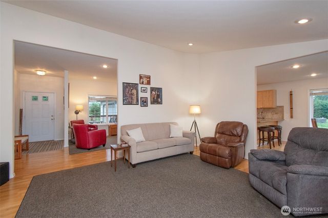 252 Laura Lane, Sequim, WA 98382