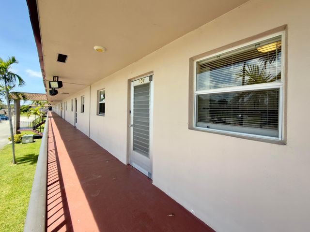 200 Bonnie Boulevard 132, Palm Springs, FL 33461