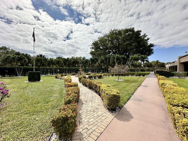 200 Bonnie Boulevard 132, Palm Springs, FL 33461