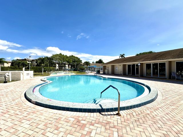 200 Bonnie Boulevard 132, Palm Springs, FL 33461