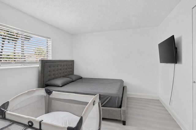300 Palm Circle W 106, Pembroke Pines, FL 33025