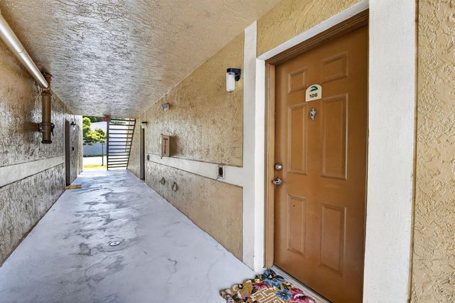 300 Palm Circle W 106, Pembroke Pines, FL 33025