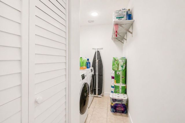 300 Palm Circle W 106, Pembroke Pines, FL 33025