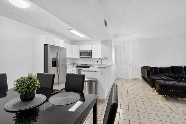 300 Palm Circle W 106, Pembroke Pines, FL 33025