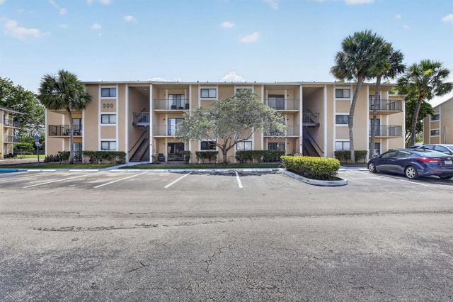 300 Palm Circle W 106, Pembroke Pines, FL 33025