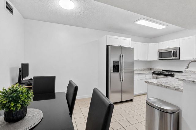 300 Palm Circle W 106, Pembroke Pines, FL 33025