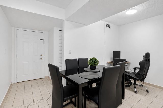 300 Palm Circle W 106, Pembroke Pines, FL 33025