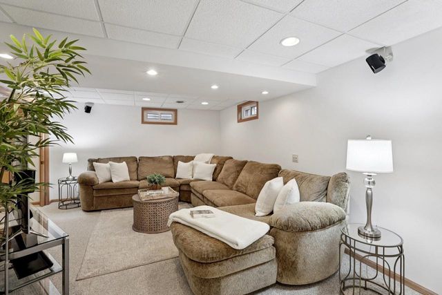 901 Innisbrook Court, Waunakee, WI 53597