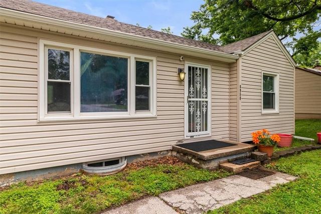 8958 E 55th Street, Raytown, MO 64133