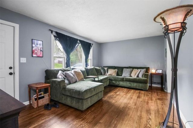8958 E 55th Street, Raytown, MO 64133