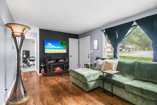 8958 E 55th Street, Raytown, MO 64133