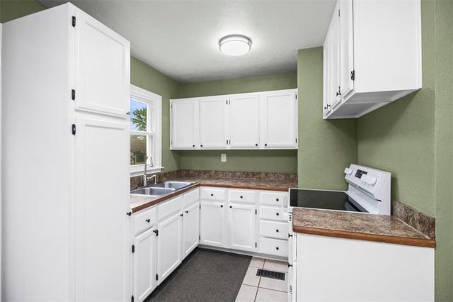 8958 E 55th Street, Raytown, MO 64133