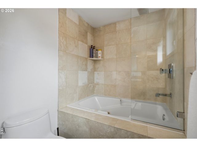 1805 Ne HALSEY St, Portland, OR 97232