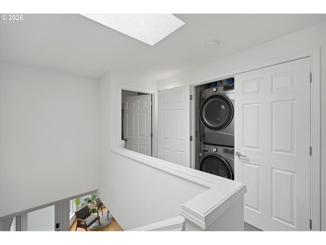 1805 Ne HALSEY St, Portland, OR 97232