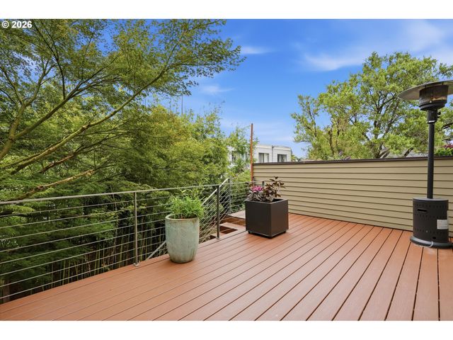 1805 Ne HALSEY St, Portland, OR 97232
