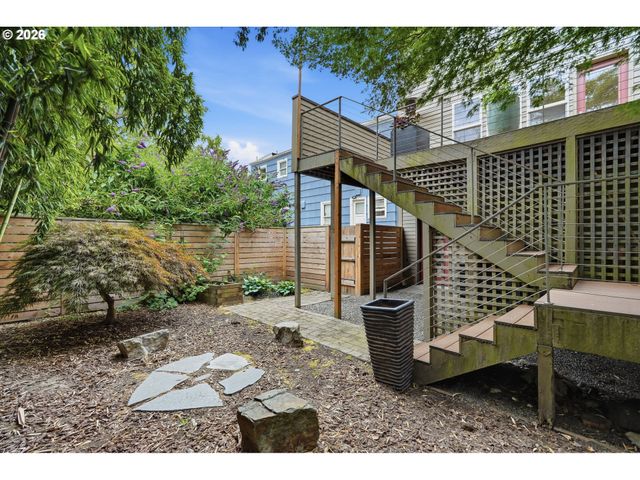 1805 Ne HALSEY St, Portland, OR 97232