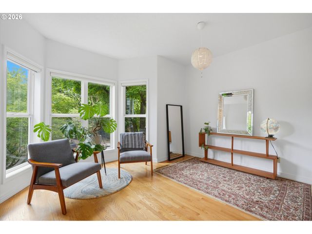 1805 Ne HALSEY St, Portland, OR 97232