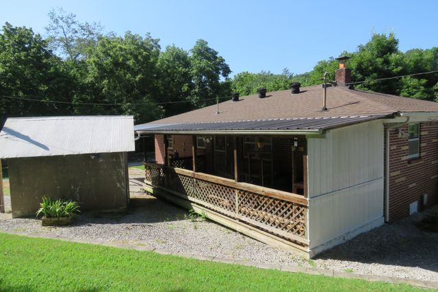 1757 Wet Mill Creek Rd, Celina, TN 38551