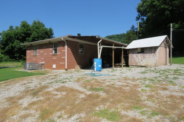1757 Wet Mill Creek Rd, Celina, TN 38551